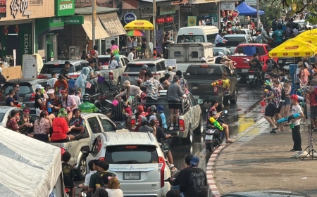 Songkran in Chiang Mai has begun, with tourists enthusiastically splashing water around the moat